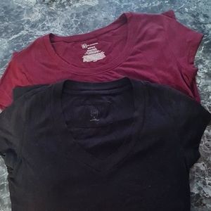 2 small tee shirts 👕 bundle